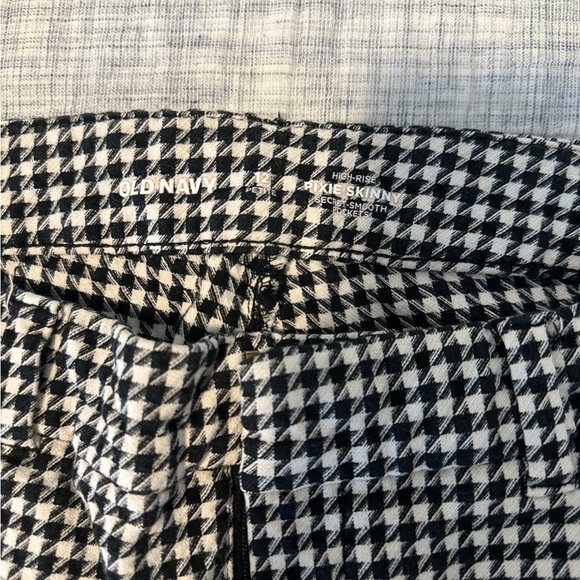 Old Navy High-Rise Pixie Skinny Pants - Picture 6 of 7